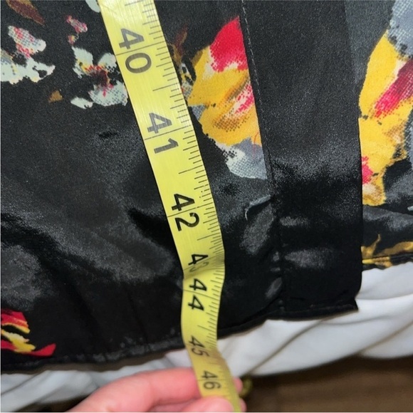 Vince Camuto women's Renaissance Floral
Satin Kimono OS - Picture 5 of 7